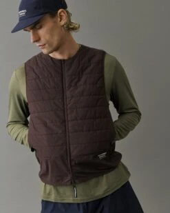Men's Balance Insulated Vest - Dark Red -Assos Boutique 2023.10.06 PNS BALANCE 0449 pdp page e78a1655 2902 409c adfd 9b420d41c636