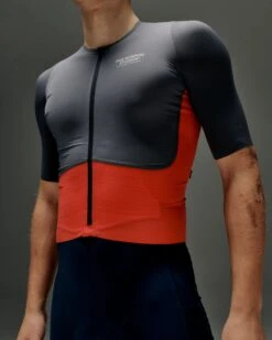 Men's Mechanism Pro Jersey - Navy / Deep Red -Assos Boutique MechanismProJersey Navy DeepRed modelside 5ae6464c b93a 499e 95d1 8a88c343b693